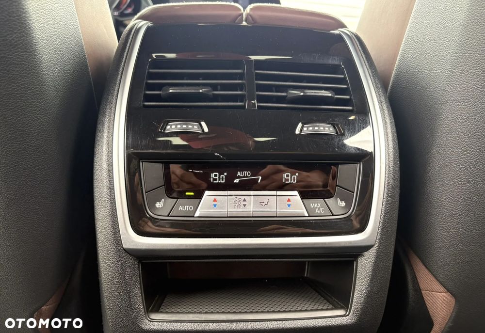 BMW X7 M50i sport - 28