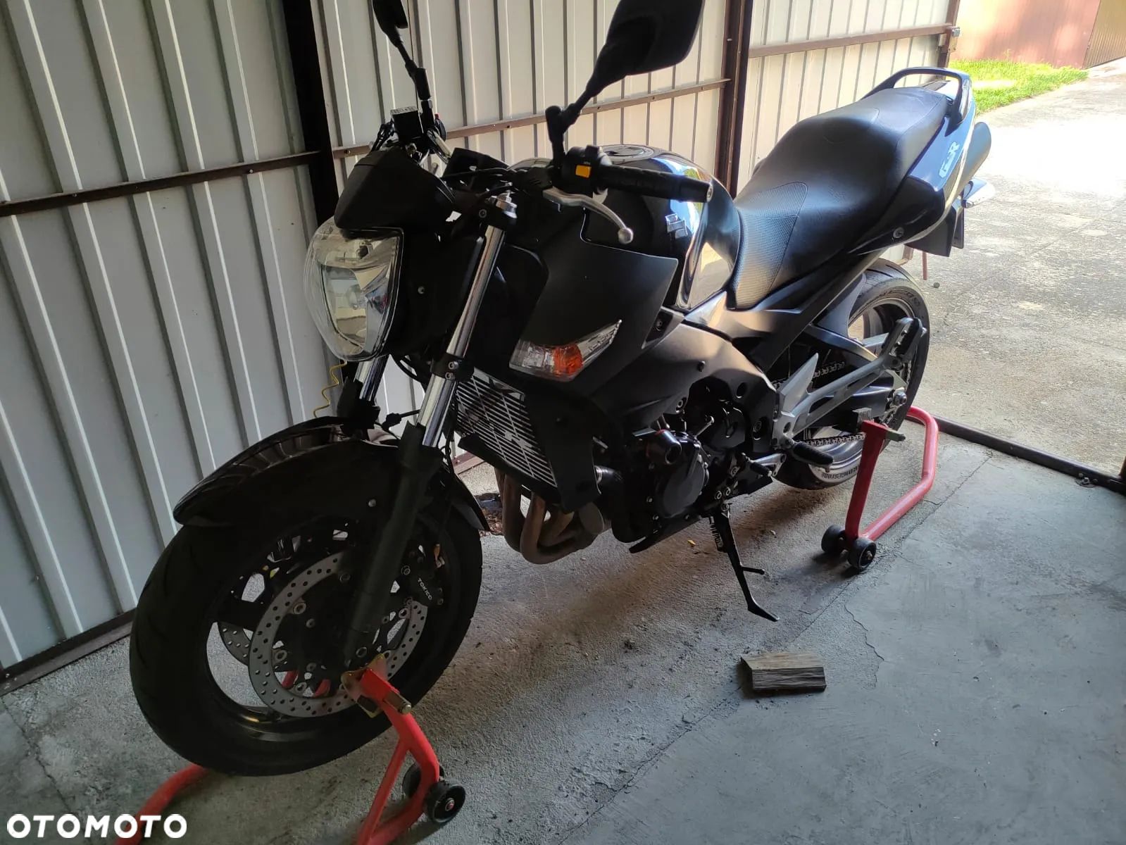Suzuki GSR - 1