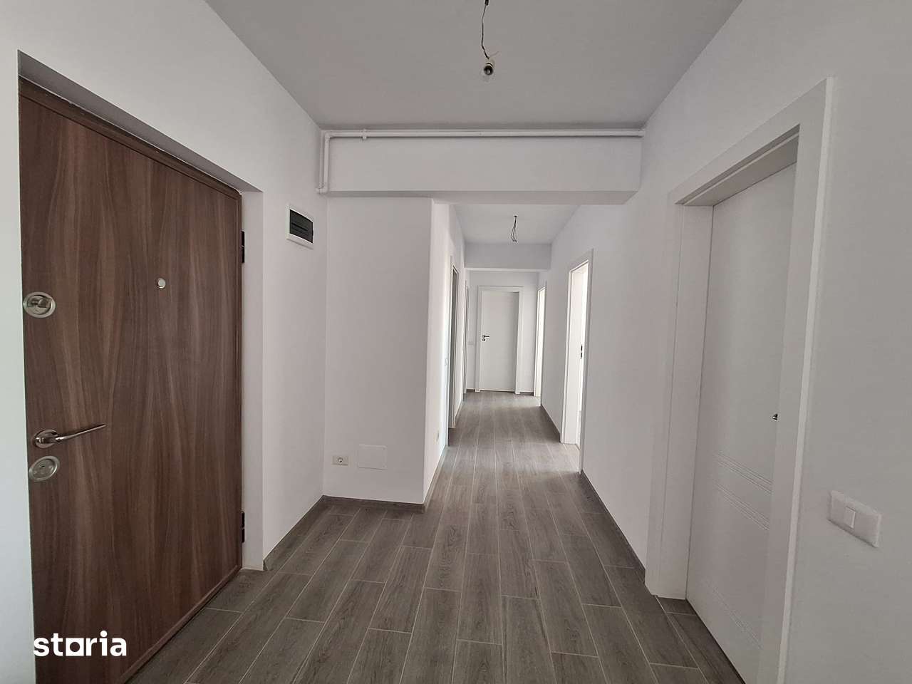 Ap. 3 camere decomandat, 2 bai, debara, 91 mp utili, PARCARE INCLUSA — fotografia 3