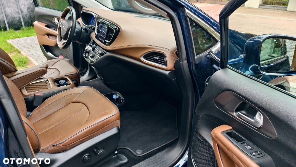 Chrysler Pacifica - 11