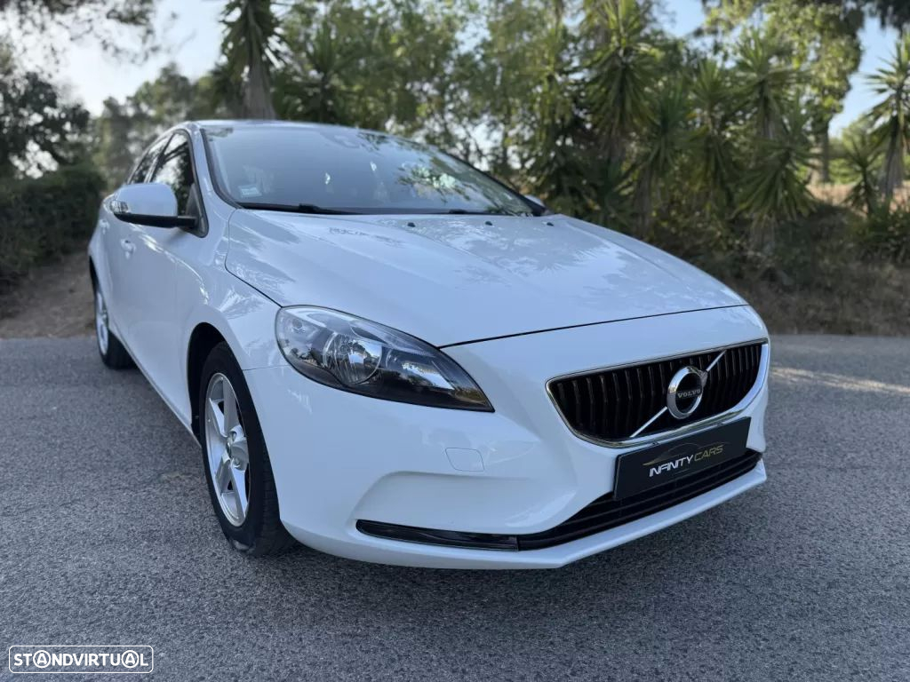 Volvo V40 2.0 D2 Momentum - 4
