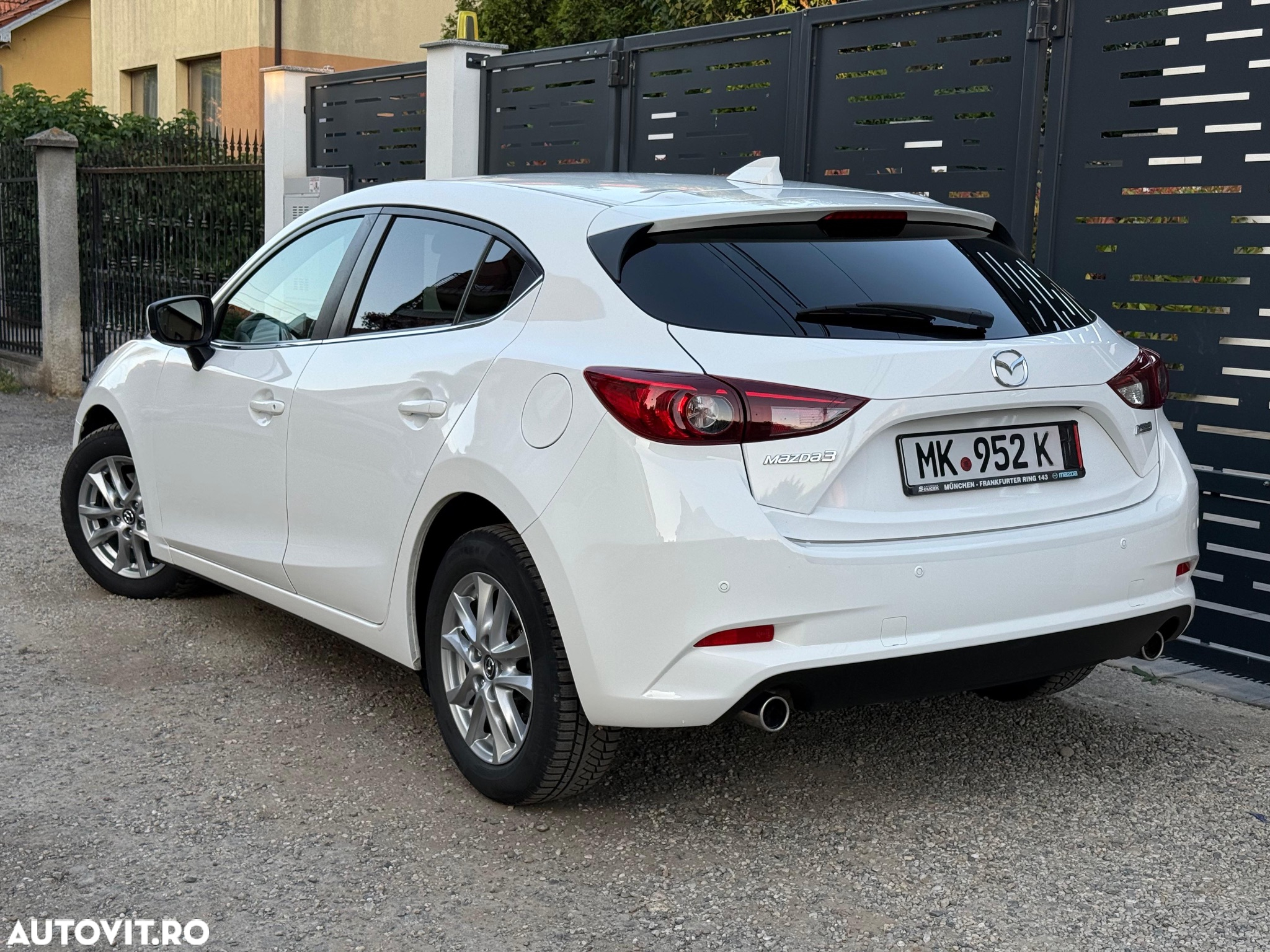 Mazda 3 SKYACTIV-G 120 Exclusive-Line - 4