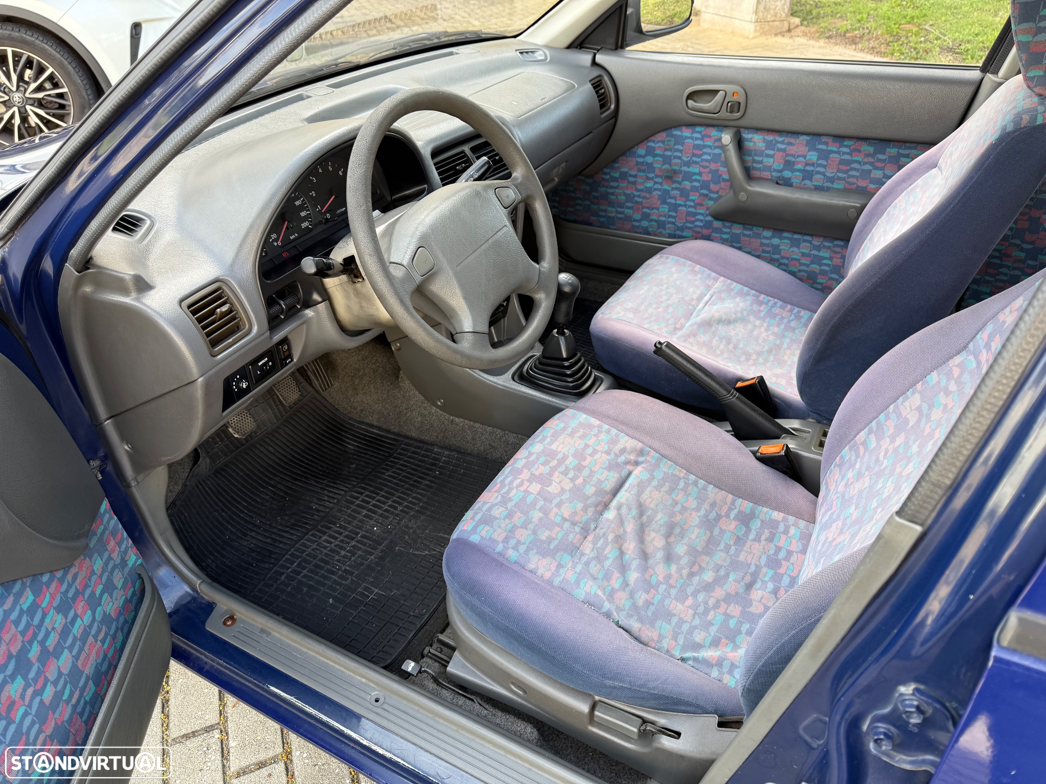 Suzuki Swift 1.0 GLX DA - 9