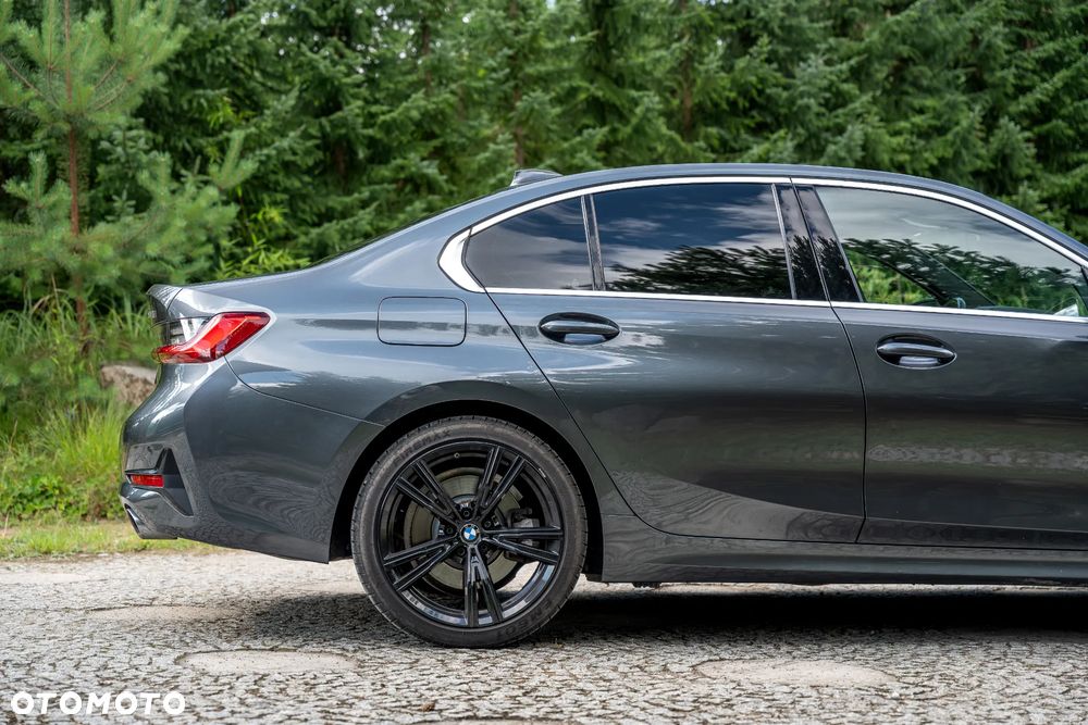 BMW Seria 3 330i xDrive Sport Line - 16