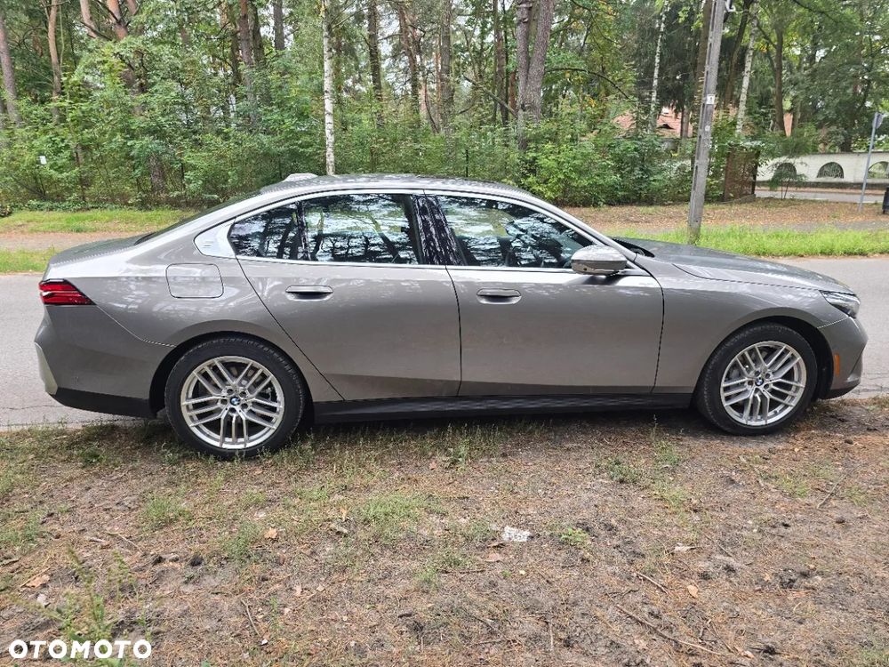 BMW Seria 5 530i xDrive mHEV - 3