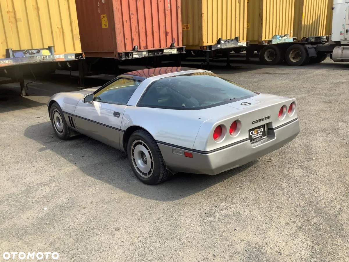 Chevrolet Corvette - 4