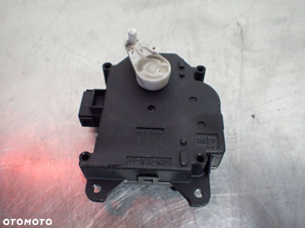 SILNICZEK NAGRZEWNICY MITSUBISHI COLT VI Z30 AE063700-8320 - 2