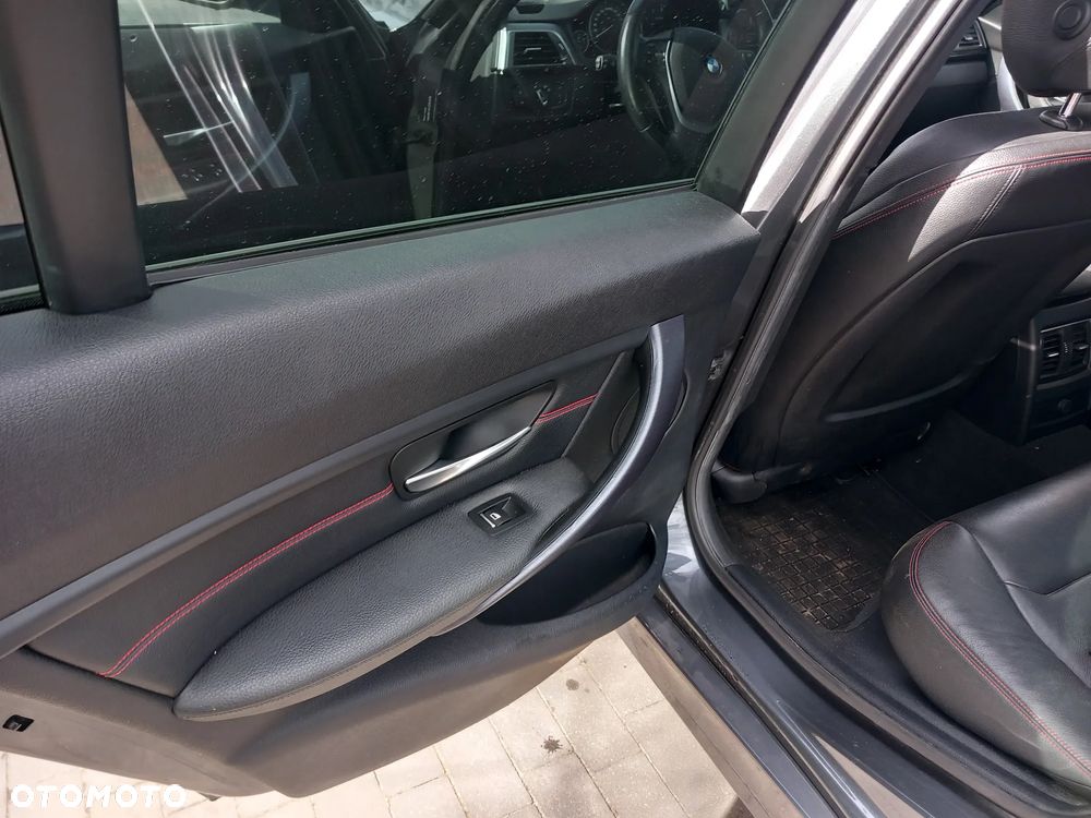 BMW Seria 3 318d Sport Line - 13