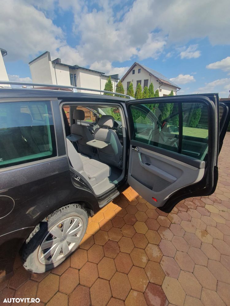 Volkswagen Touran - 32