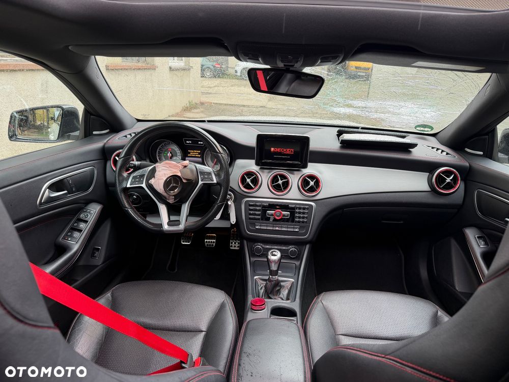 Mercedes-Benz CLA 180 AMG Line - 8