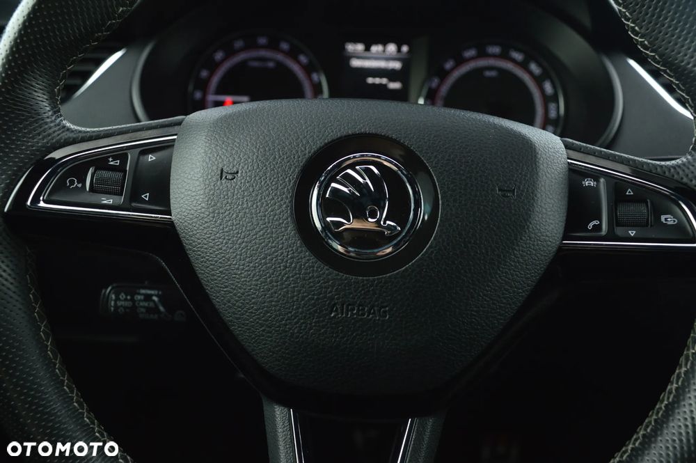 Skoda Octavia 2.0 TDI (Green tec) 4x4 DSG RS - 31