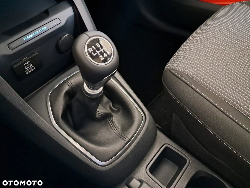 Ford Transit Courier - 13