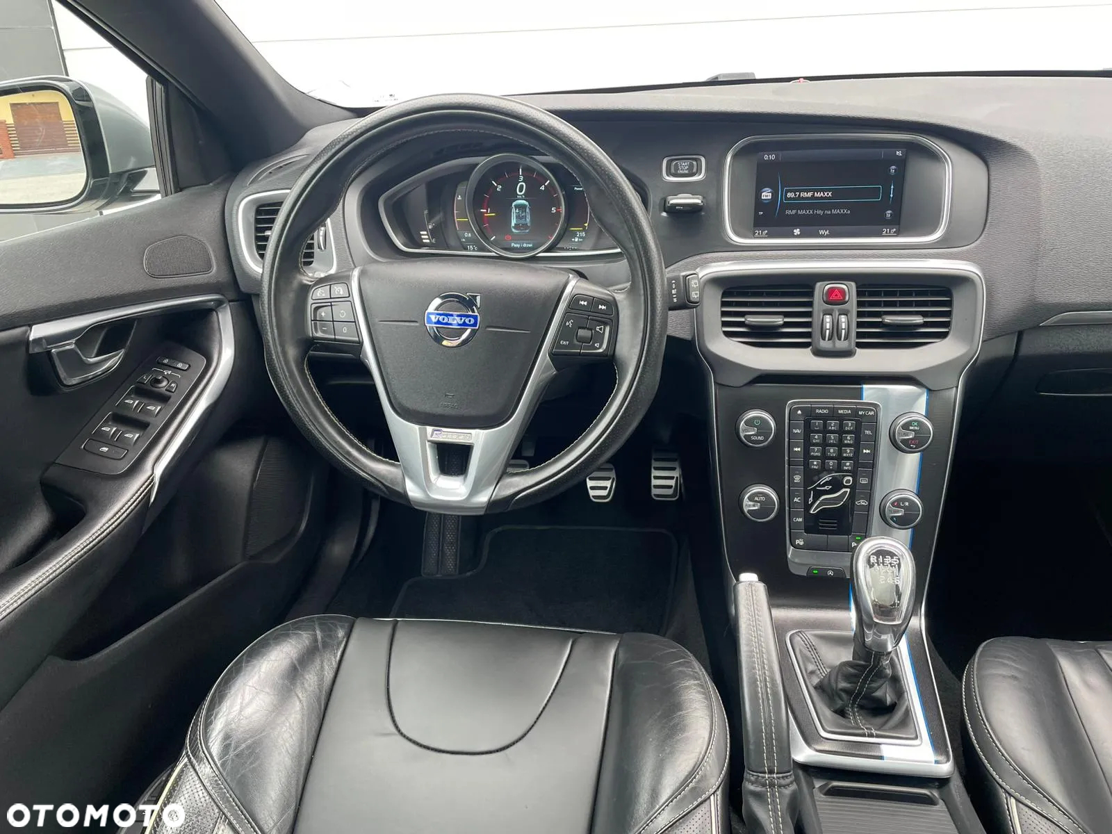 Volvo V40 D2 R-Design - 22
