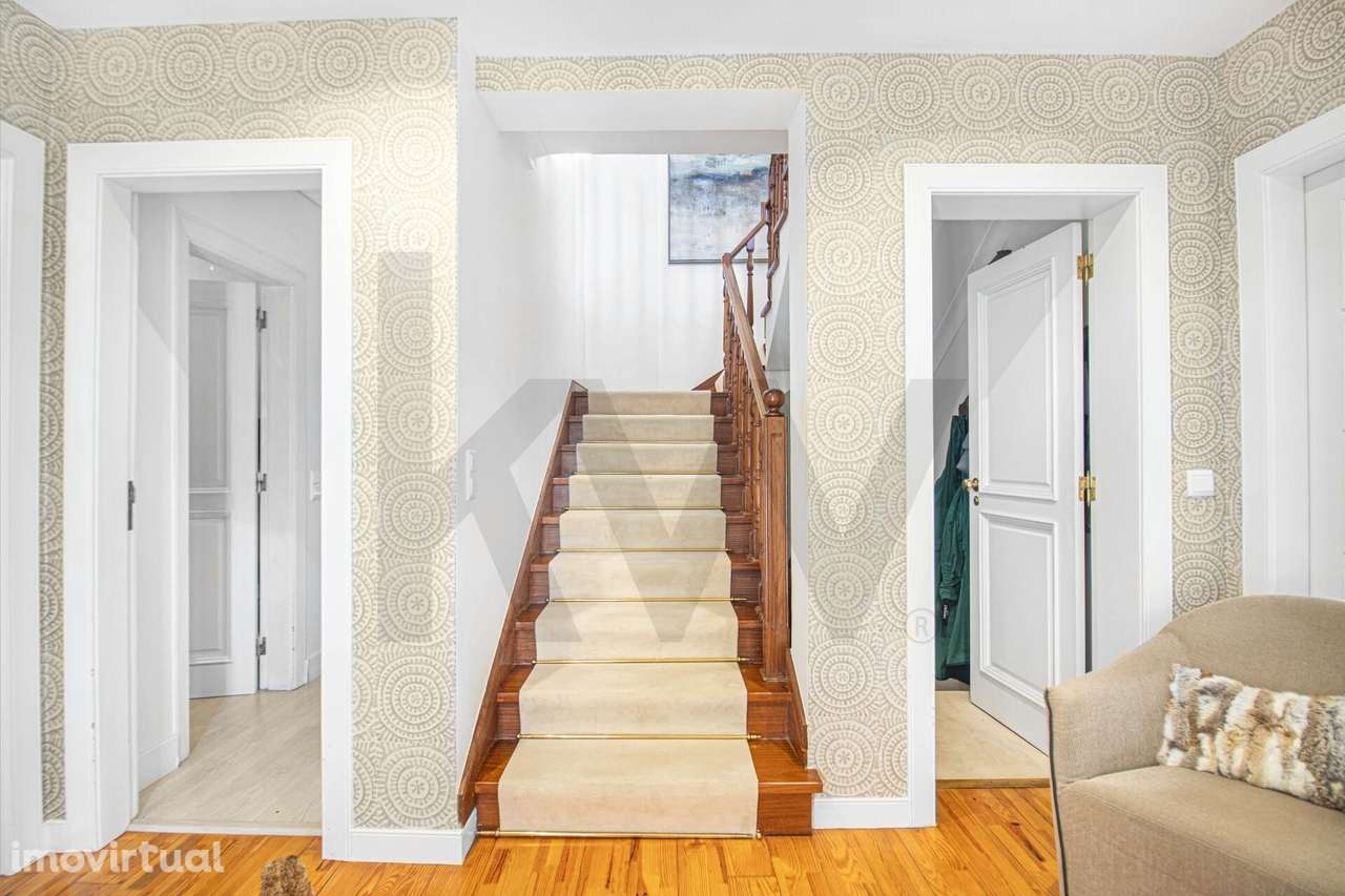 Elegância Clássica e Conforto Moderno: Moradia T4 com Piscina em Santo - Grande imagem: 3/58