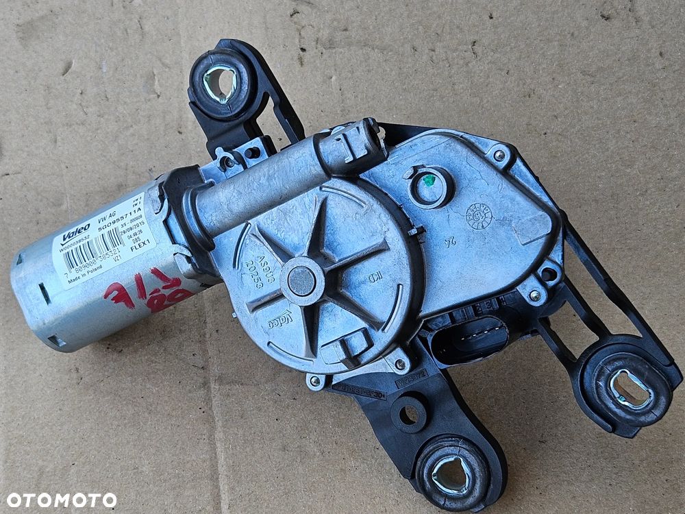 VW Passat B8 kombi silniczek wycieraczki tył tylnej 5G0955711A - 2