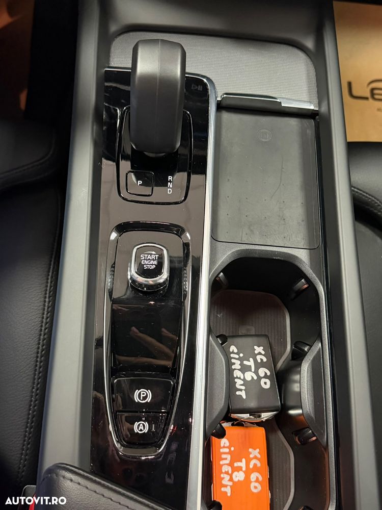 Volvo XC 60 T8 AWD Plus Dark - 33