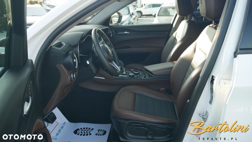 Alfa Romeo Stelvio - 14