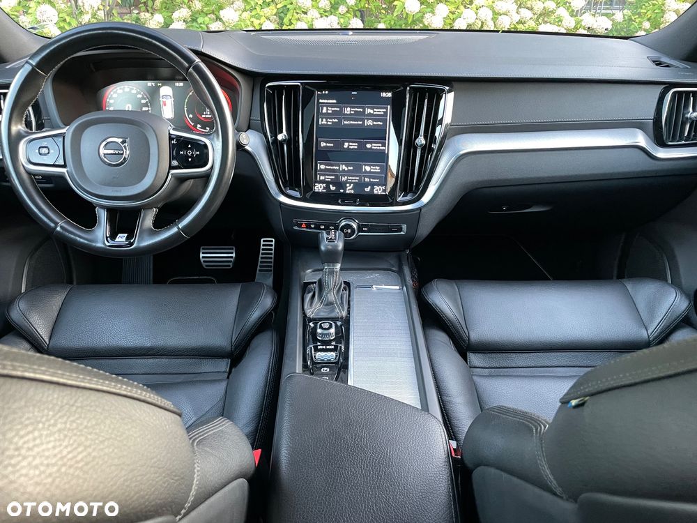 Volvo V60 D4 R-Design - 21