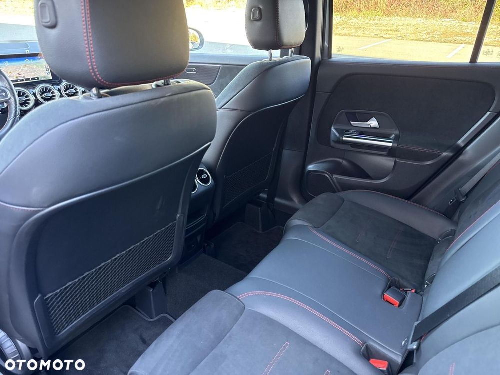 Mercedes-Benz GLA - 14