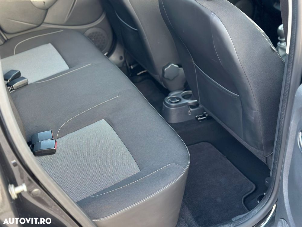 Dacia Duster dCi 110 FAP 4x4 Blackshadow - 34