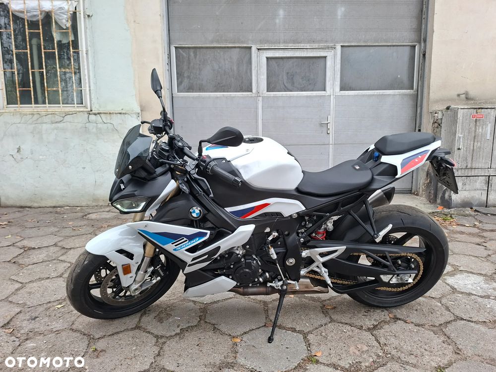BMW S