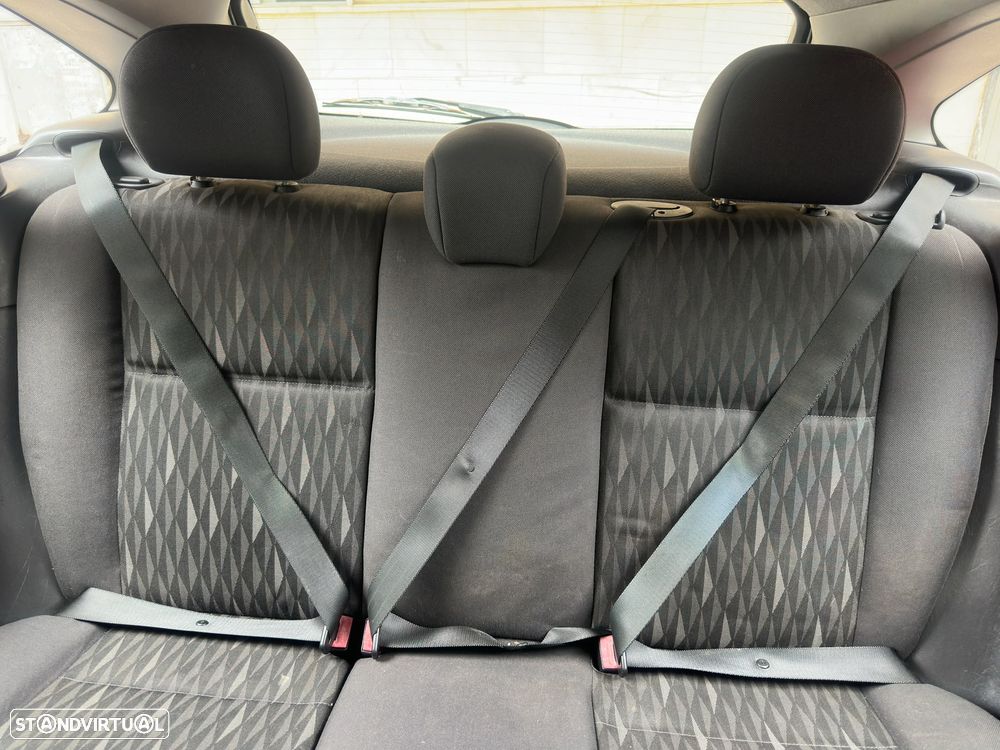 Ford Focus 1.6 Ghia - 4