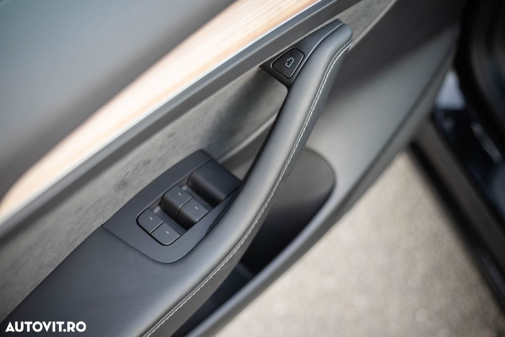 Tesla Model 3 - 13