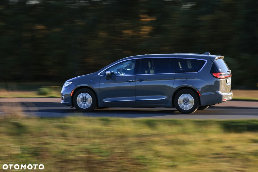 Chrysler Pacifica - 17
