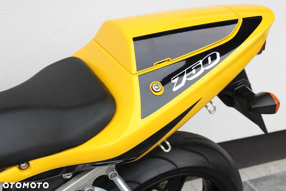 Suzuki GSX-R - 16