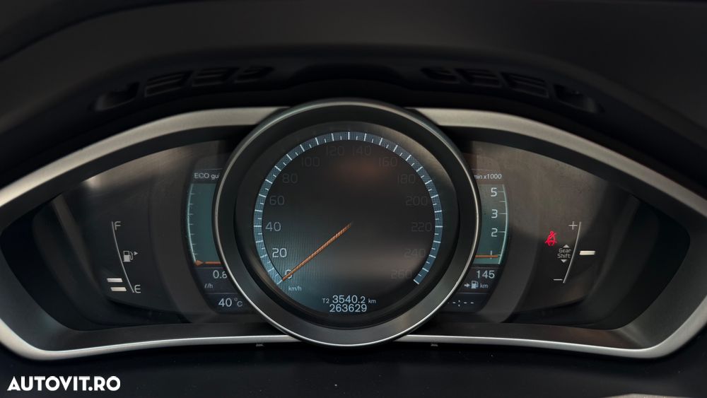 Volvo V40 D2 Momentum - 25