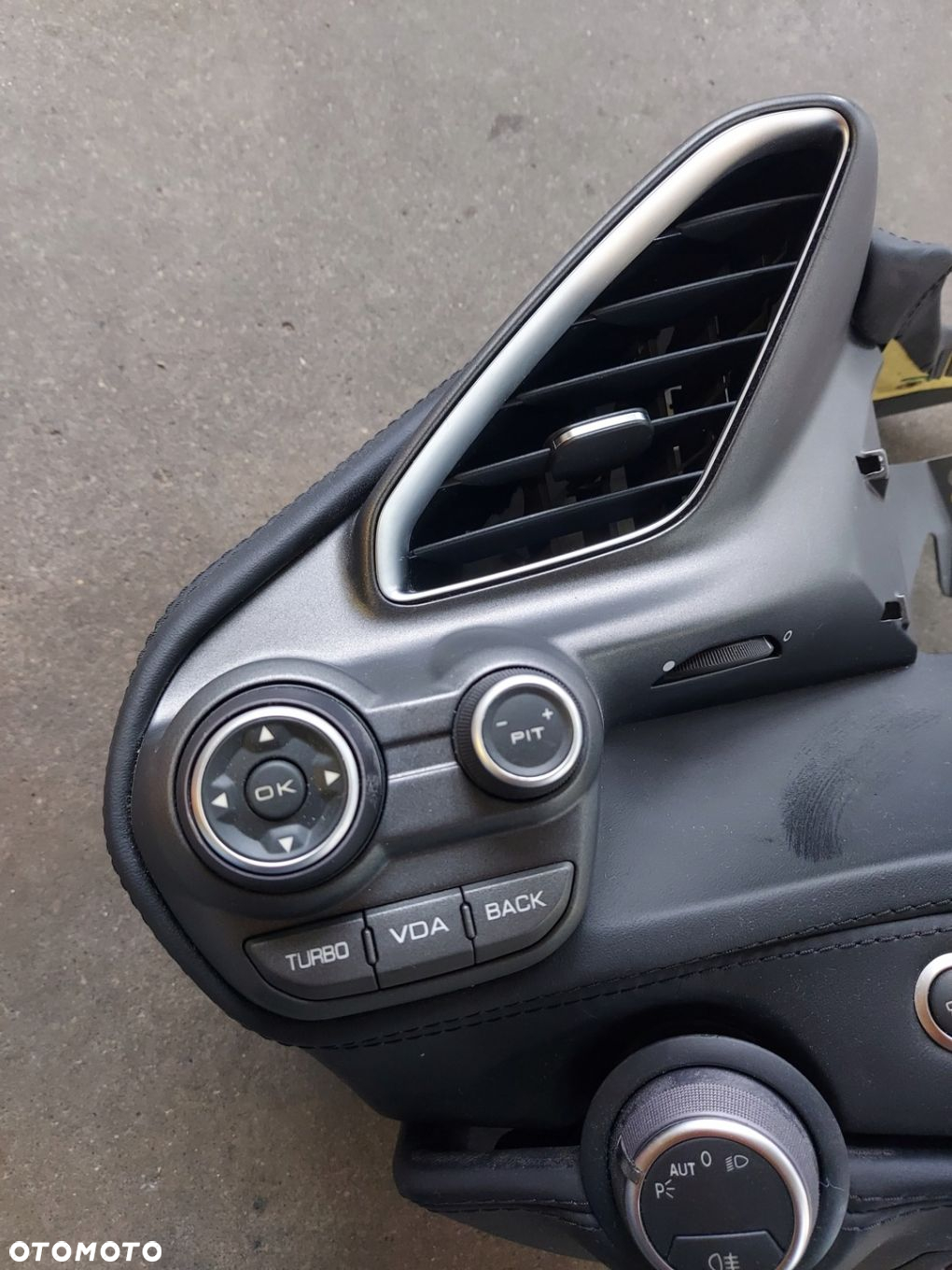 OSŁONA LICZNIKA DESKI FERRARI 488 GTB LEWA 87438700 - 6
