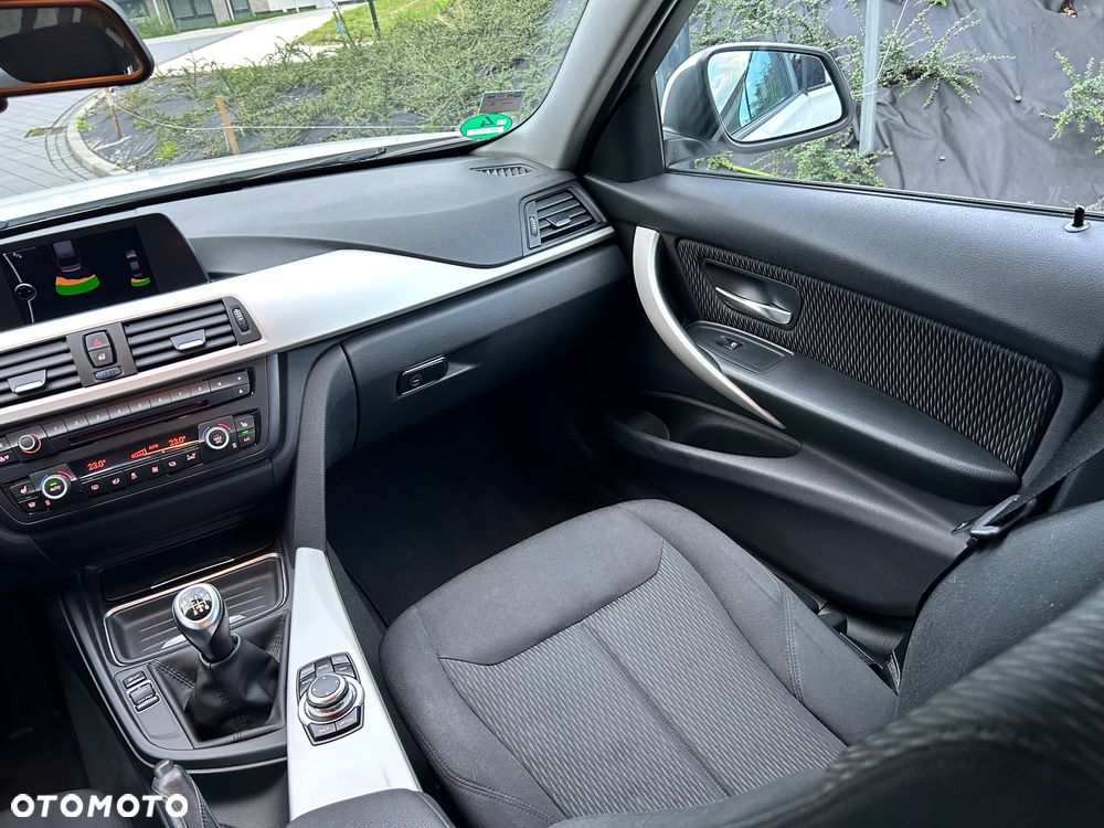 BMW Seria 3 316i - 11