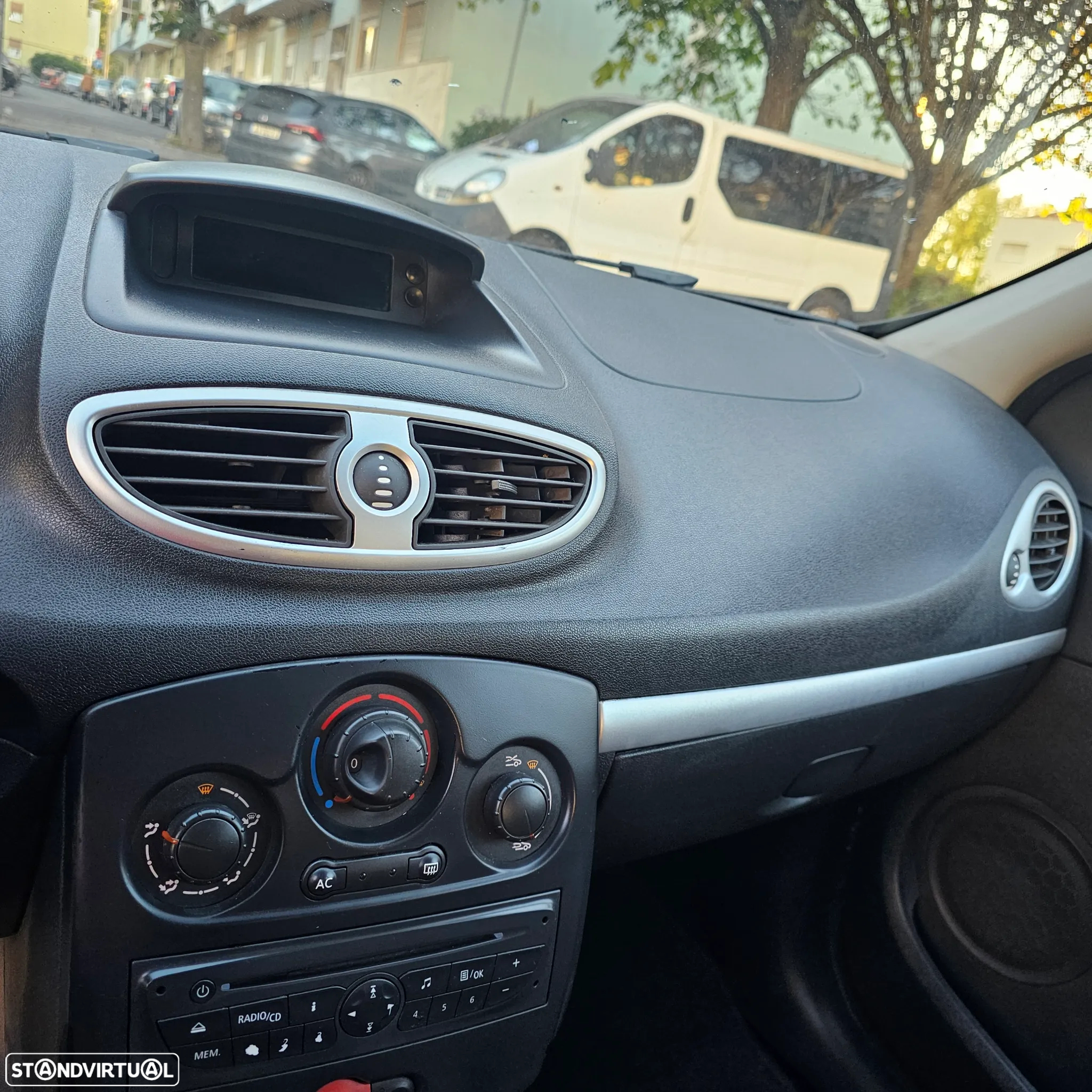 Renault Clio 1.5 dCi Dynamique S - 23