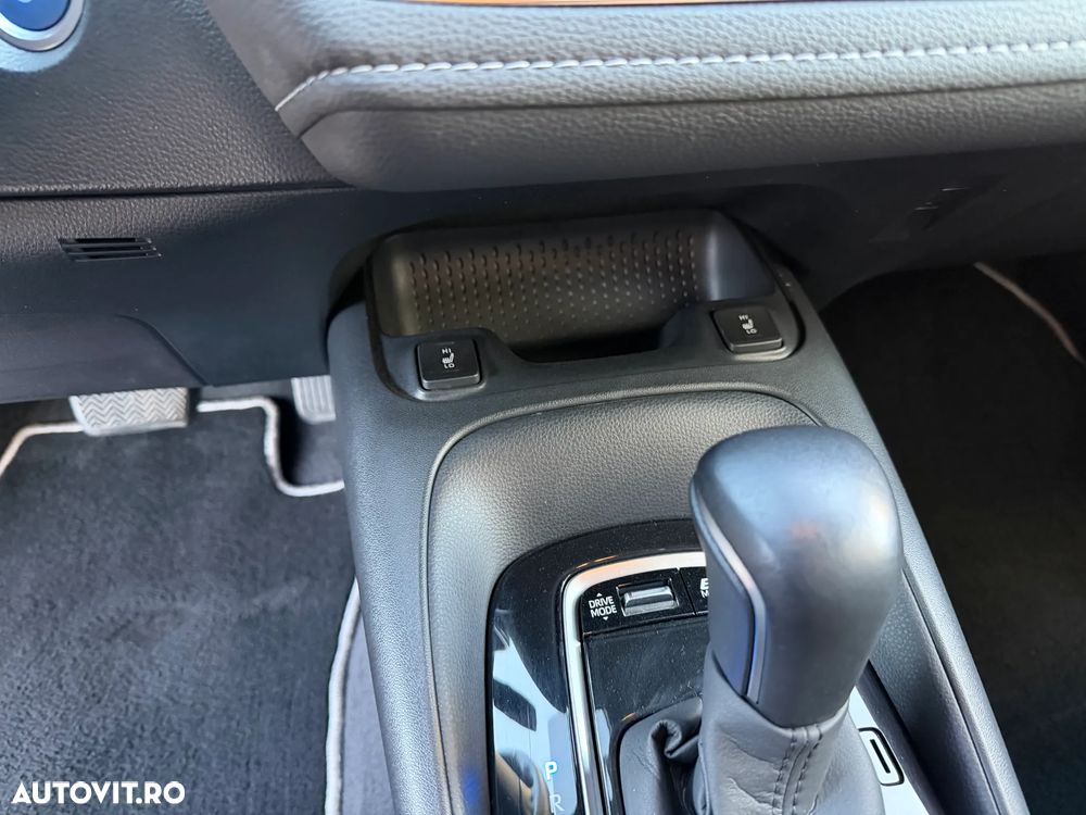 Toyota Corolla 1.8 HSD Business - 17