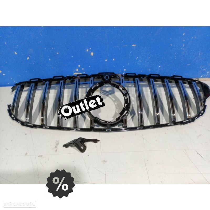 R013181C1 GRELHA MERCEDES CLASSE C W205 18-21 LOOK GTR PRETO CROMADO - 4