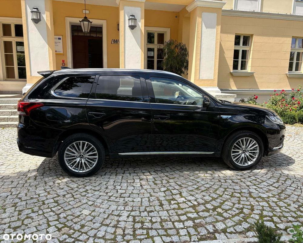Mitsubishi Outlander - 10