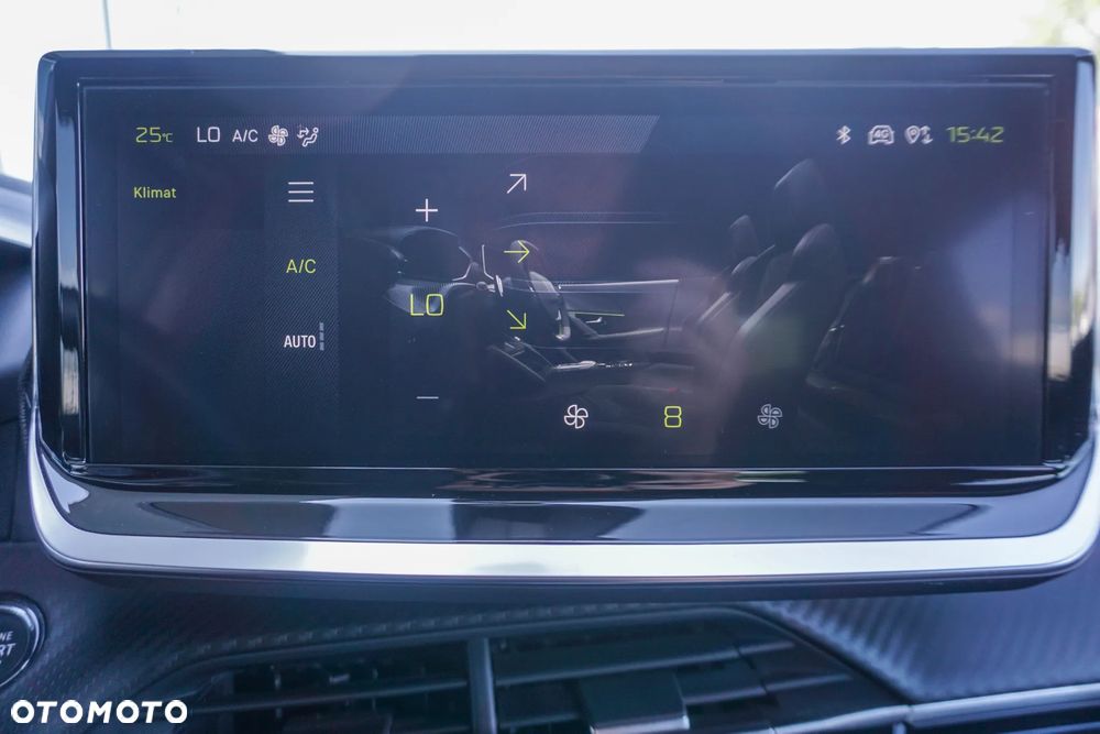 Peugeot 2008 Hybrid 136 e-DSC GT - 23