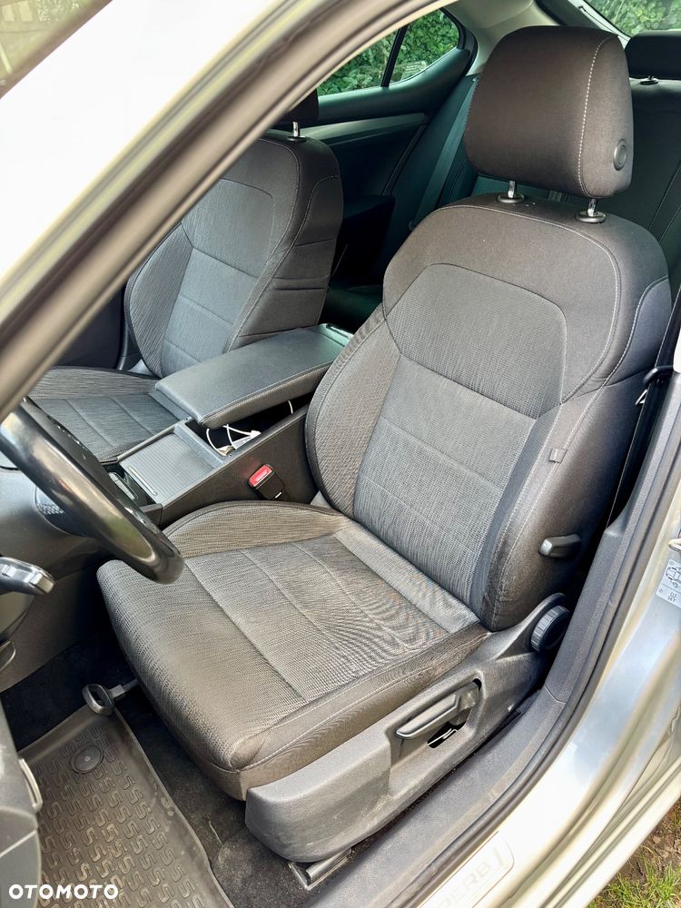 Skoda Superb 2.0 TDI Ambition DSG - 7