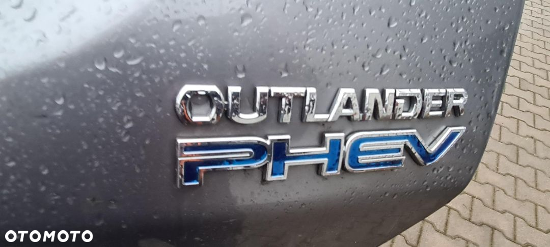 Mitsubishi Outlander 2.0 4WD Plug-In Hybrid Plus - 16
