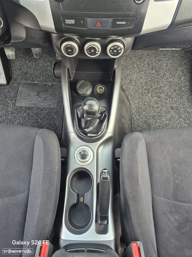 Mitsubishi Outlander 2.0 DI-D Intense 4WD - 10