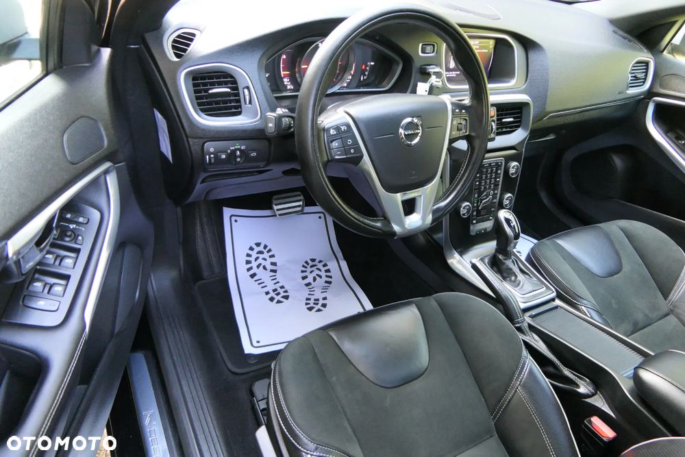 Volvo V40 D3 Geartronic RDesign - 17