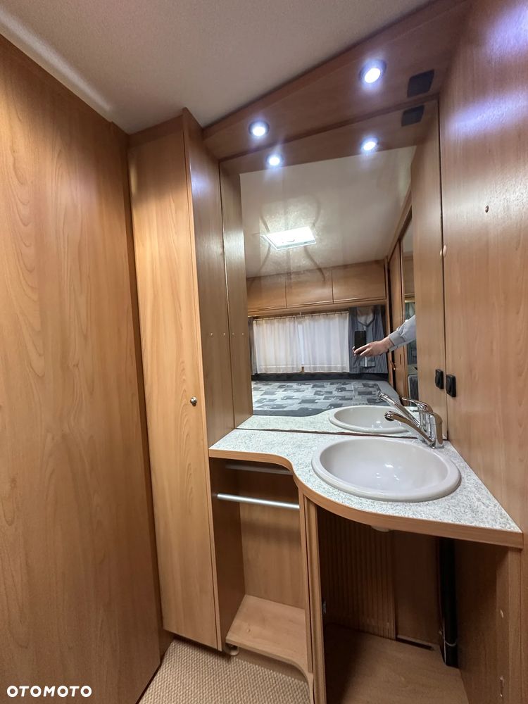 Burstner 720 TK VENTANA z napędem i łóżkami piętrowymi - 8 os. - 35