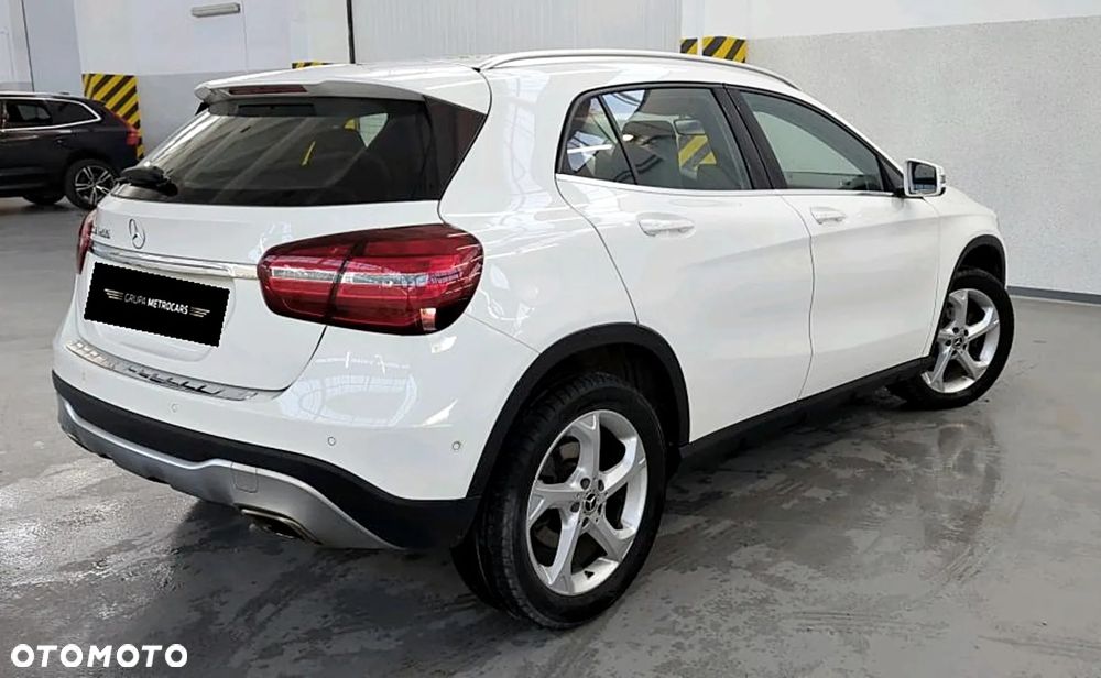 Mercedes-Benz GLA 200 7G-DCT Style - 5