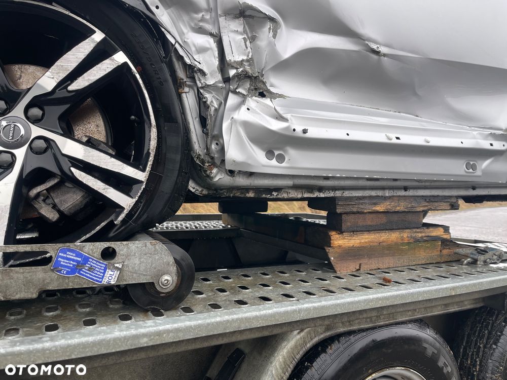 Volvo XC 40 D4 AWD Geartronic R-Design - 7