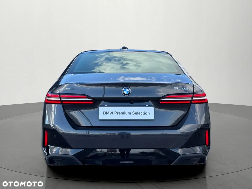 BMW Seria 5 520d xDrive mHEV M Sport - 11