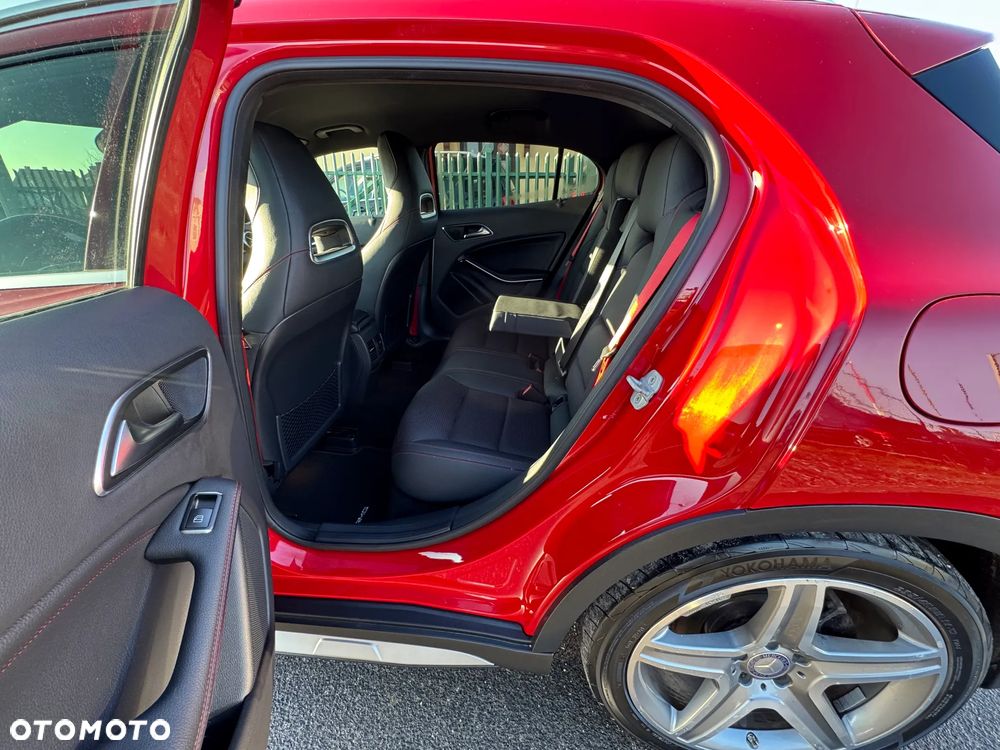 Mercedes-Benz GLA 250 4Matic 7G-DCT AMG Line - 18