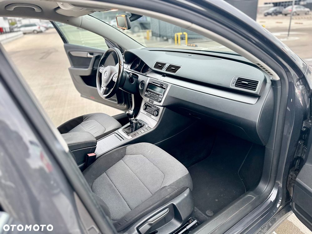 Volkswagen Passat 1.6 TDI DPF BlueMot Highline - 10