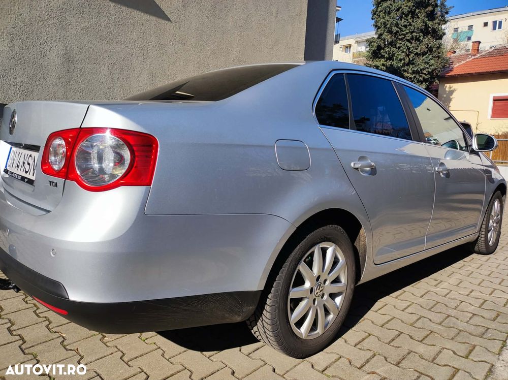 Volkswagen Jetta - 1