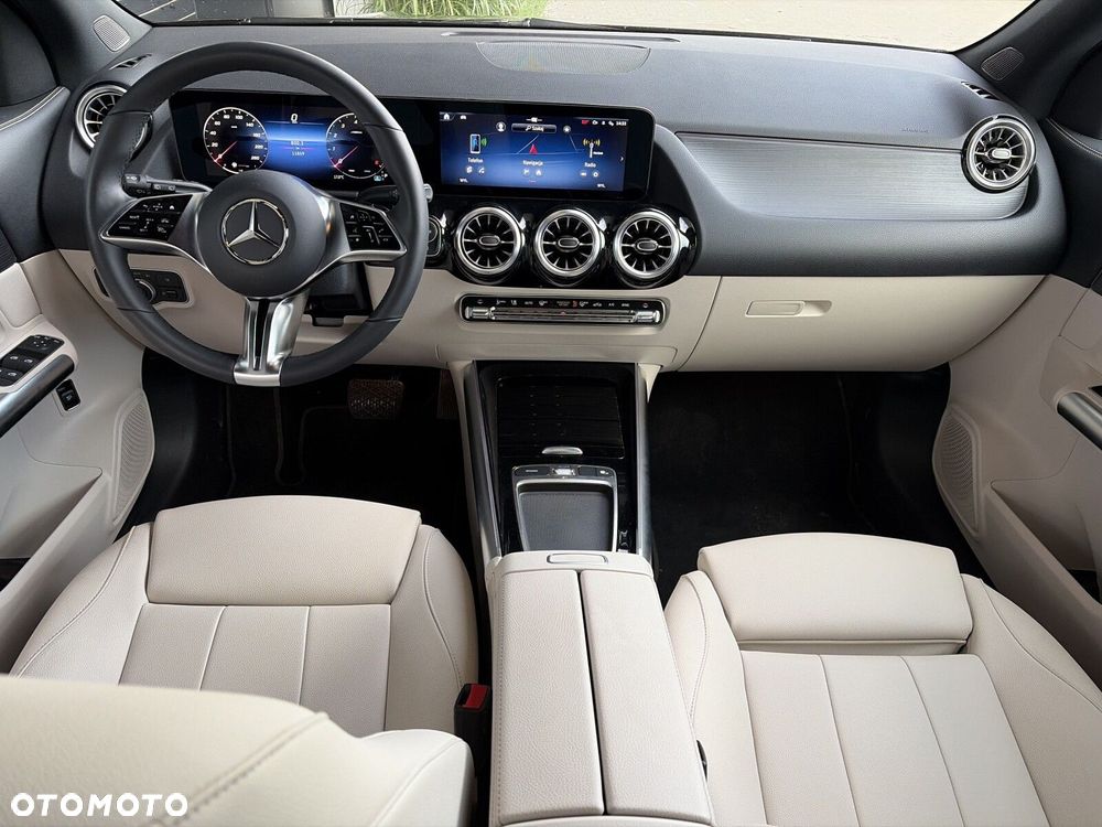 Mercedes-Benz GLA - 11