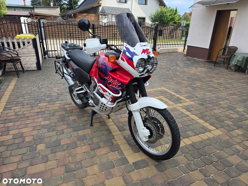 Honda XRV - 8